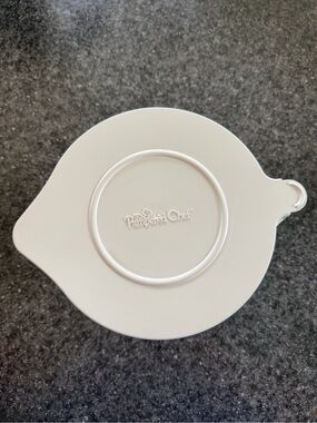Pampered Chef Glass 1qt Measuring Bowl with Lid and Care Guide